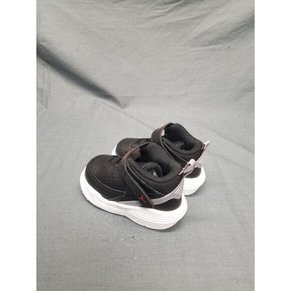 Jordan Max Aura 5 Slip On Sneakers Children's Size 5 Black White NEW IN BOX! - Picture 2 of 6